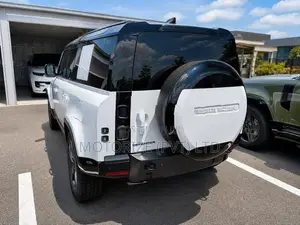 Land Rover Defender P300e X Dynamic 2026