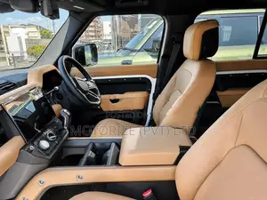 Land Rover Defender P300e X Dynamic 2026