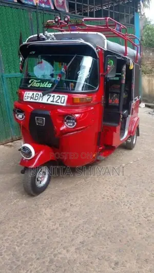 Bajaj RE 2016
