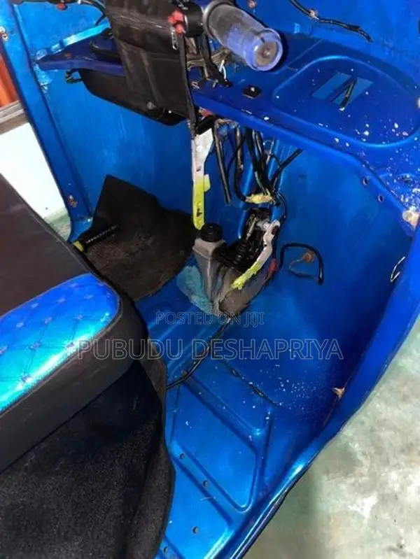 Bajaj RE 2 stock 2004
