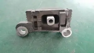 Nissan Bluebird G11 Gear box mount