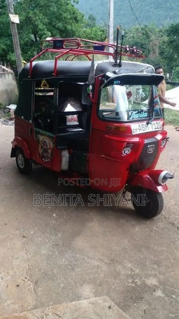 Bajaj RE 2016