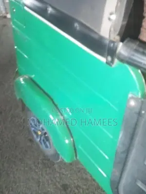 Bajaj RE 2018