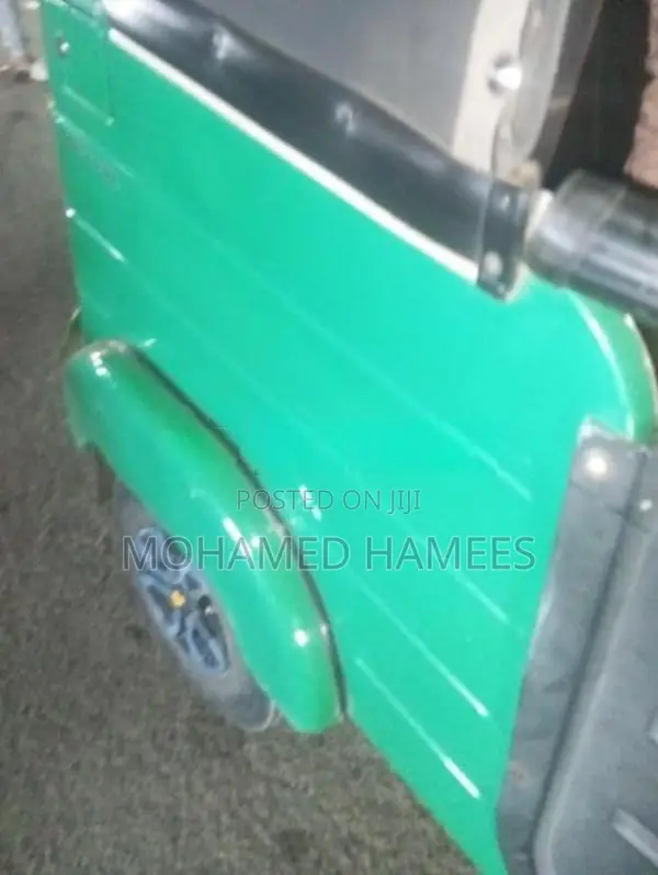 Bajaj RE 2018