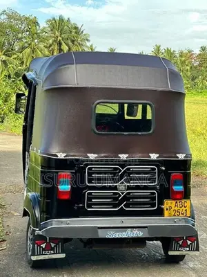 Bajaj RE 2015