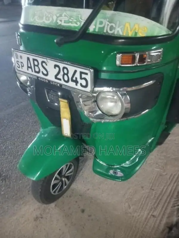 Bajaj RE 2018