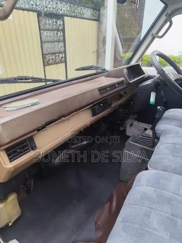 Mitsubishi L300 1985