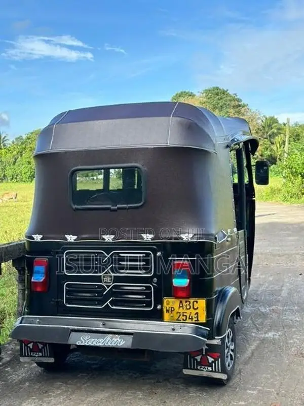 Bajaj RE 2015