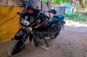 Bajaj Pulsar 180 2017
