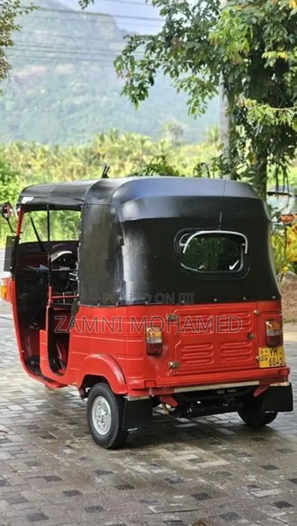 Bajaj RE 2011