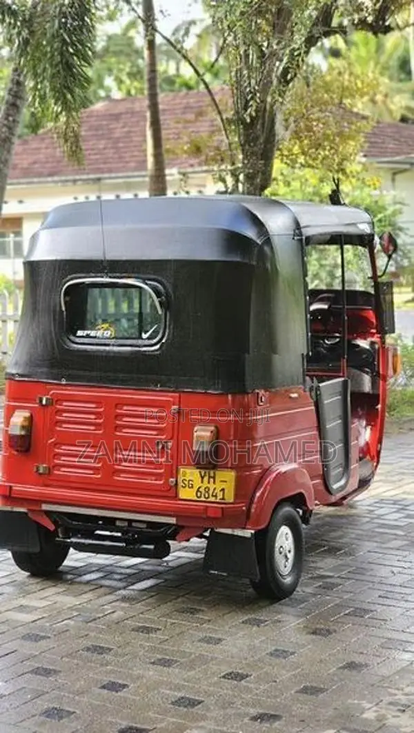 Bajaj RE 2011