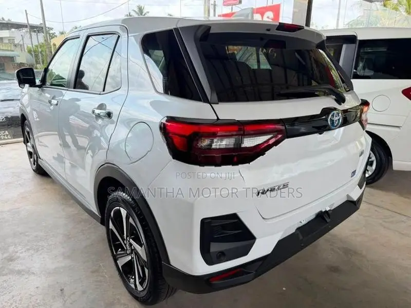 Toyota Raize Z BSM Hybrid 2024