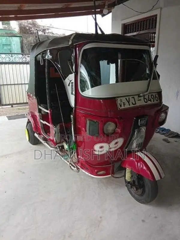 Bajaj RE 2011