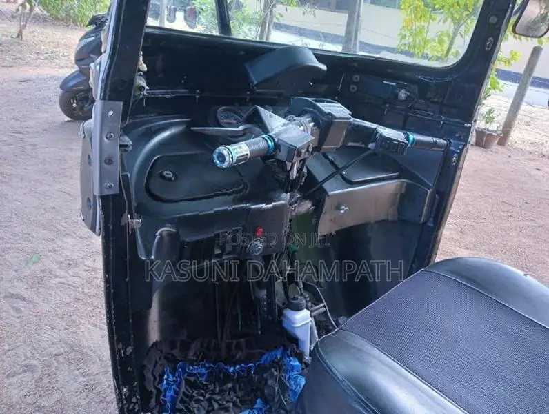 Bajaj RE 2013