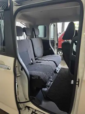 Toyota Roomy Custom G 2023