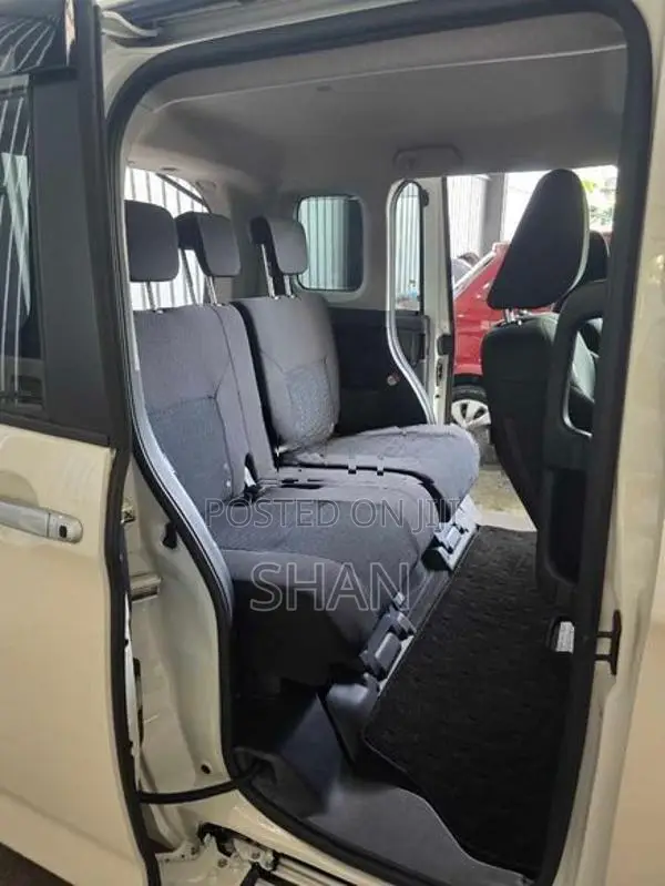 Toyota Roomy Custom G 2023