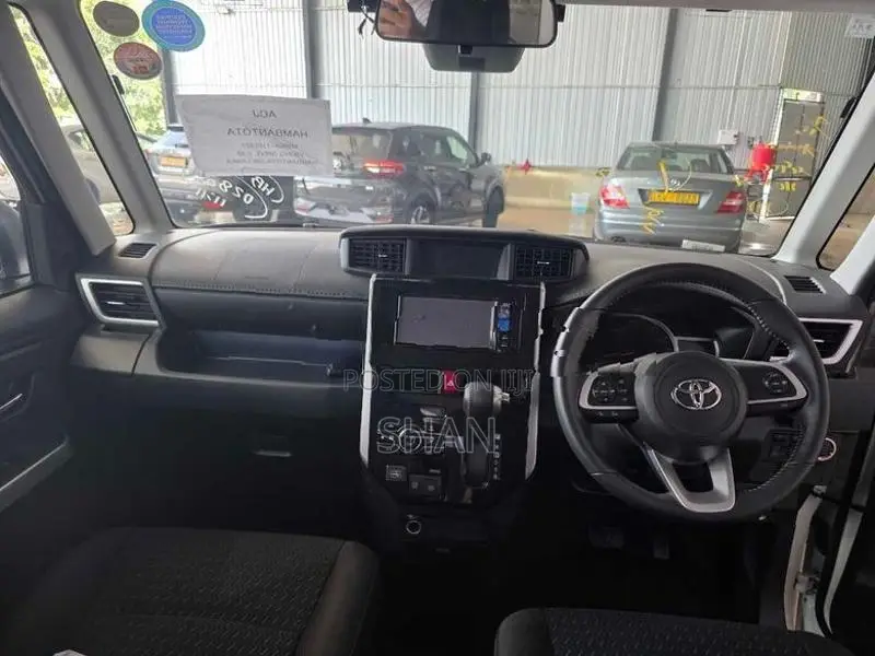 Toyota Roomy Custom G 2023