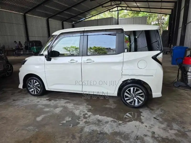 Toyota Roomy Custom G 2023