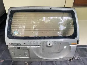 Mitsubishi Pajero v46 body panel lot