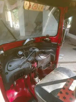 Bajaj RE 2015