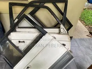Mitsubishi Pajero v46 body panel lot
