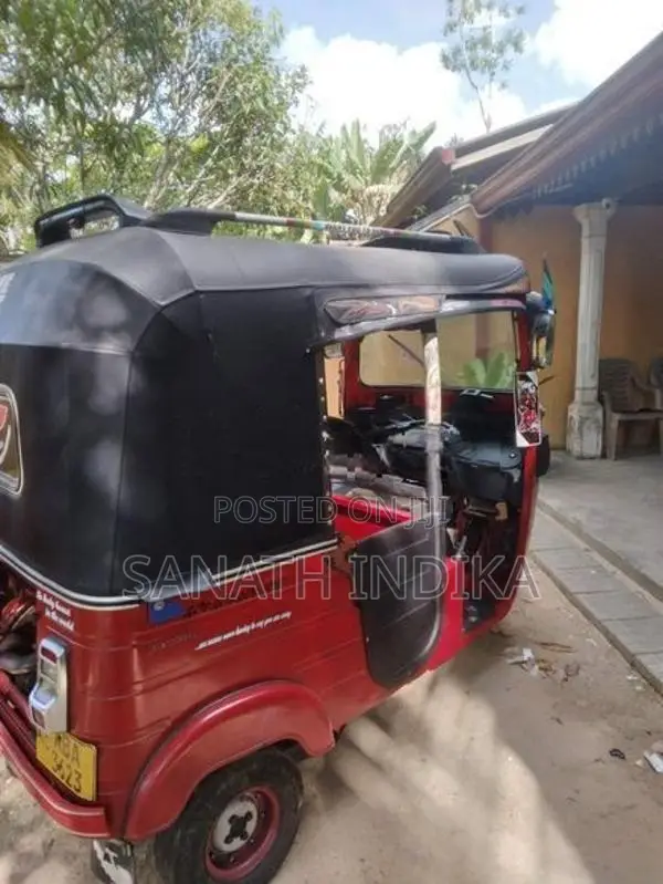 Bajaj RE 2015