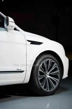 Bentley Bentayga Azure 3.0 V6 2024