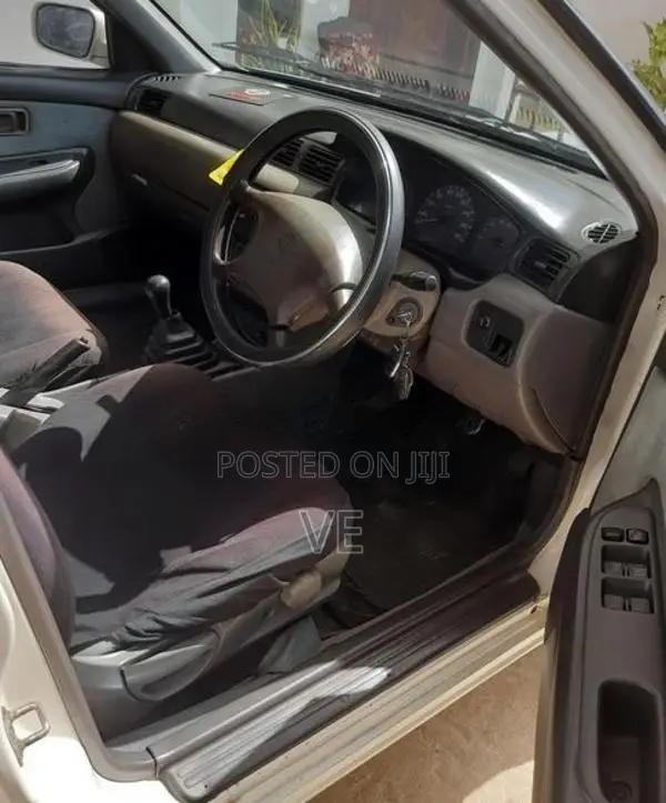 Nissan Sunny FB14 1994