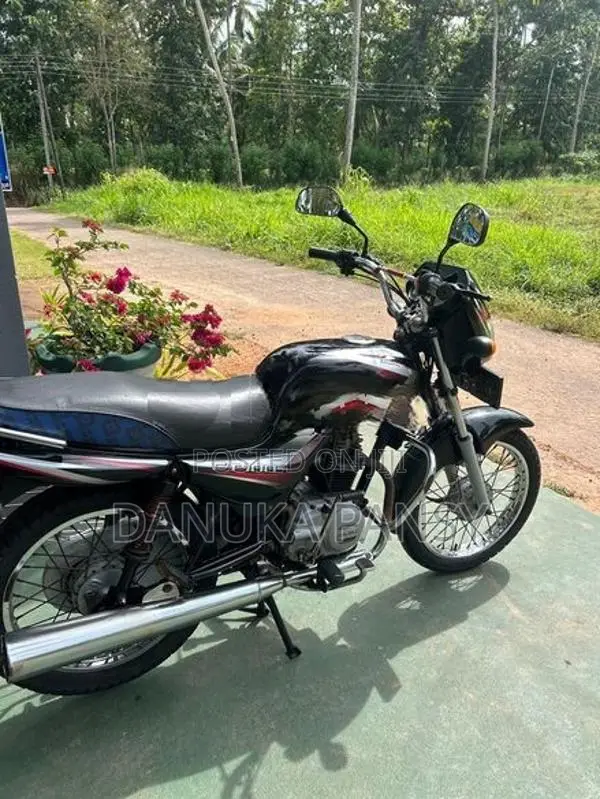 Bajaj CT100 2016