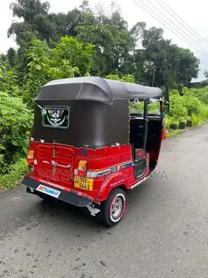 Bajaj RE 205 2011