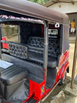 Bajaj RE 205 2011