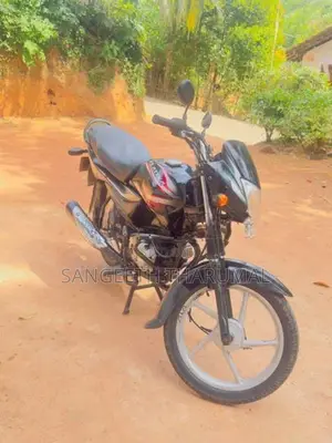Bajaj Platina 100 2016