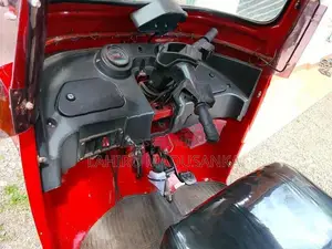Bajaj RE yo 2011