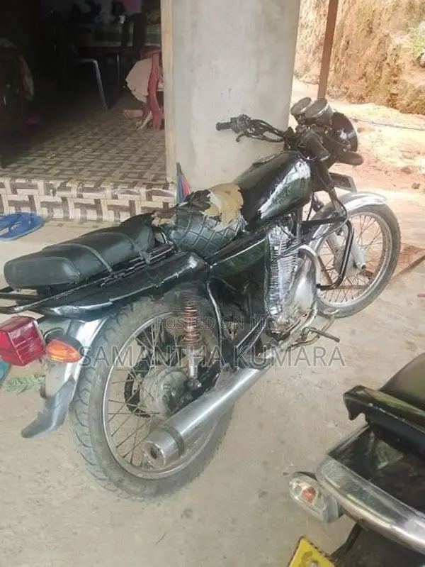 Bajaj Boxer 2000