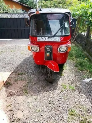 Bajaj RE yo 2011