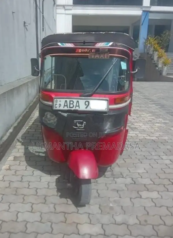 Bajaj RE 2015