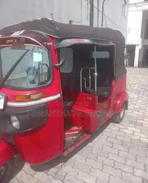 Bajaj RE 2015