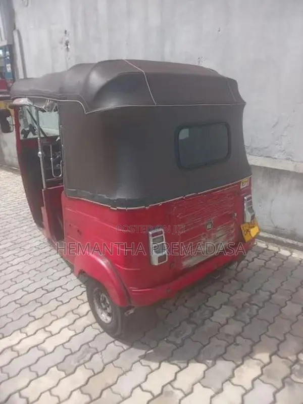 Bajaj RE 2015