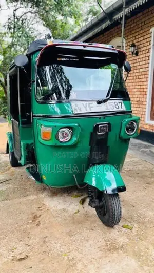 Bajaj RE 205 2011