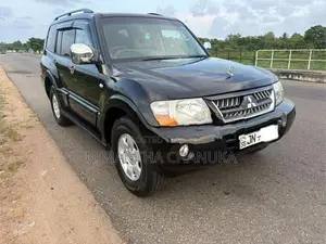 Mitsubishi Montero Auto Petrol 2004
