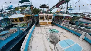 බහුදින යාත්‍රා - Fishing Boat
