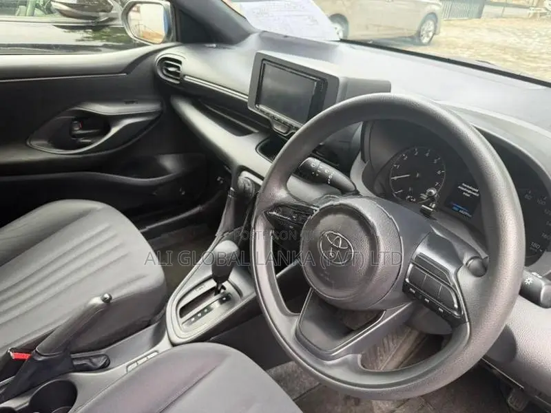 Toyota Yaris X Push Start 2024