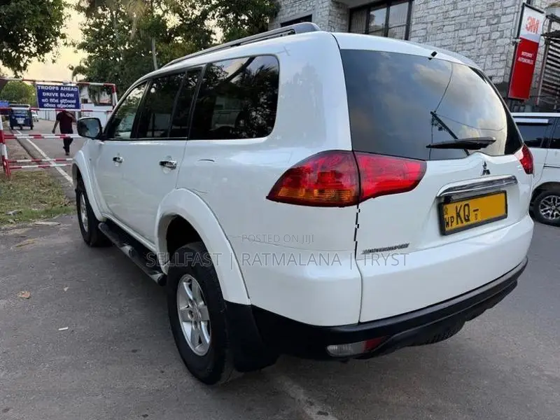 Mitsubishi Montero Sport 2011