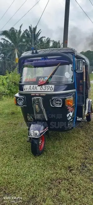Bajaj RE 205 2013
