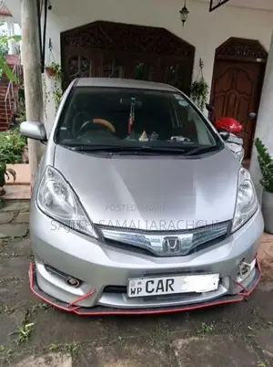 Honda Fit Shuttle 2013