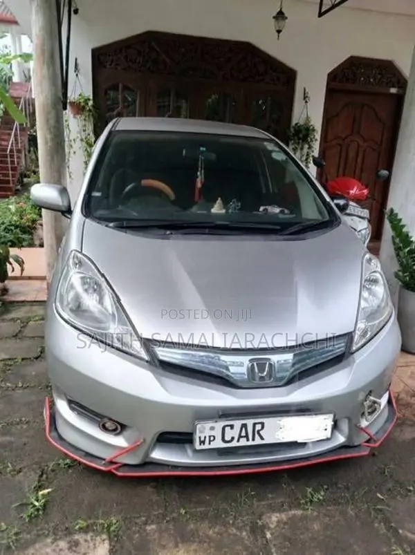 Honda Fit Shuttle 2013