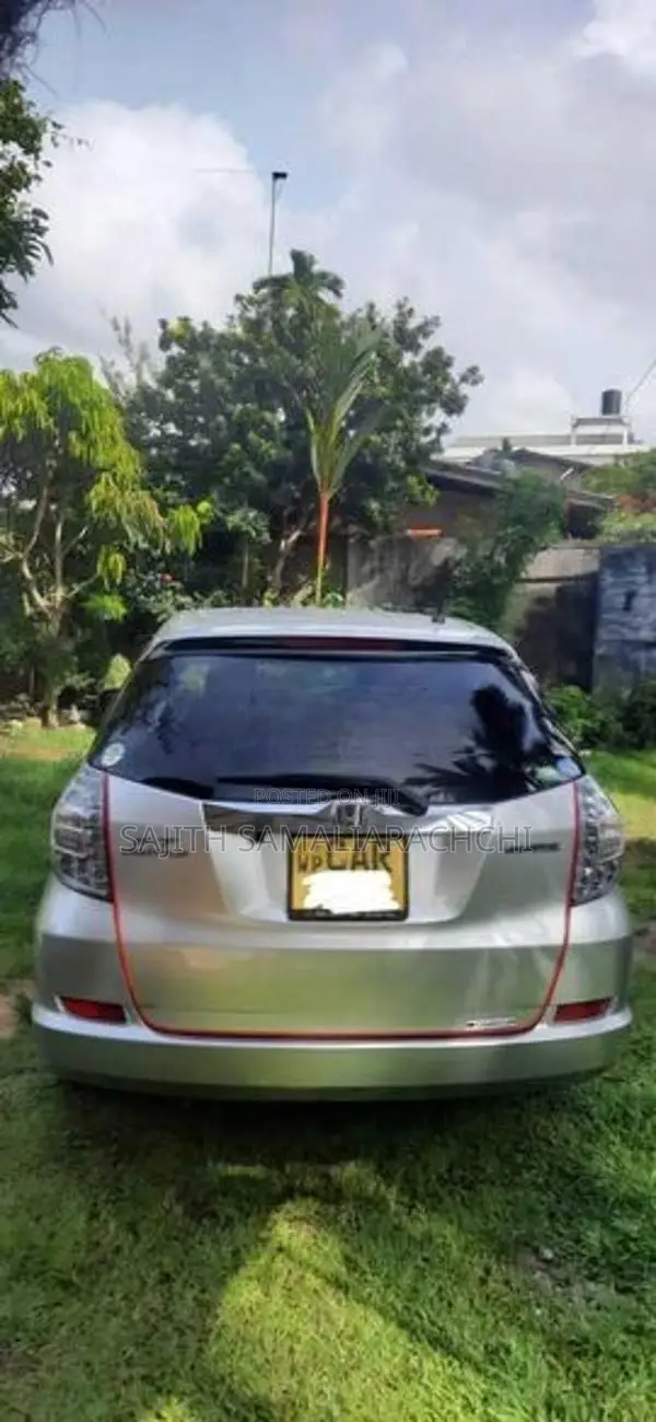 Honda Fit Shuttle 2013