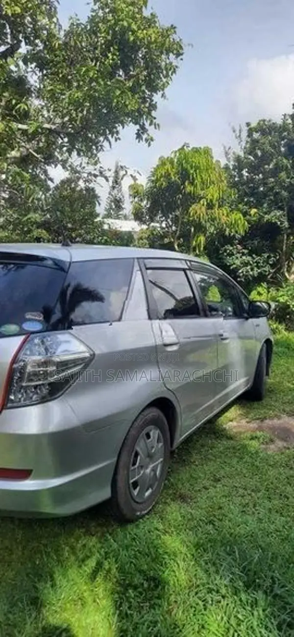 Honda Fit Shuttle 2013