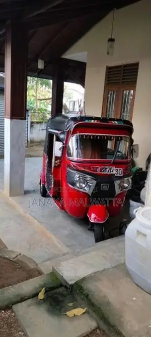 Bajaj RE 2015