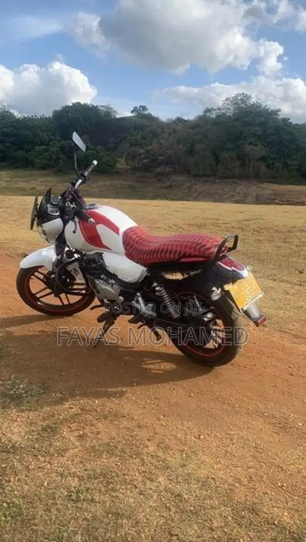 Bajaj V15 2016
